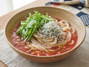 どさんこワイド179のレシピ・トマトガーリックうどん
