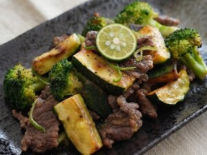 滝沢カレン&和田明日香のフィーリンきっちんのレシピ・牛肉とズッキーニのピリッと香り炒め