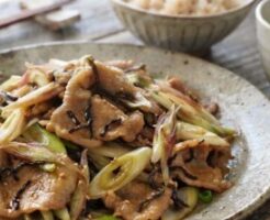キューピー3分クッキングのレシピ・豚肉とみょうがの塩昆布炒め