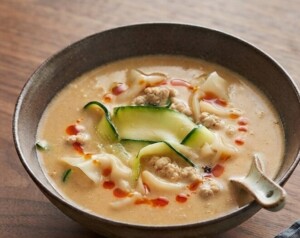 滝沢カレン&和田明日香のフィーリンきっちんのレシピ・餃子の皮とズッキーニのとろとろスープ