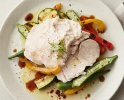 DayDay(デイデイ)のレシピ・鶏ハムと夏野菜の炒めサラダ
