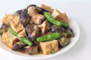 キューピー3分クッキングのレシピ・鶏肉と厚揚げの簡単めんつゆ煮