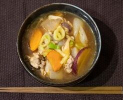 ミキティダイニングのレシピ・セロリ豚汁