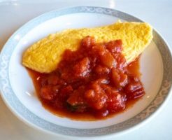 食卓のひみつのレシピ・フレッシュトマトソースのチーズオムレツ