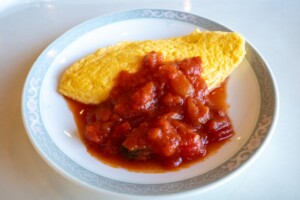 食卓のひみつのレシピ・フレッシュトマトソースのチーズオムレツ