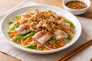 キューピー3分クッキングのレシピ・たっぷり野菜と豚肉のレンジ蒸し 香味ソース