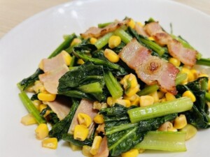 きょうの料理ビギナーズのレシピ・とうもろこし、小松菜、ベーコン炒め