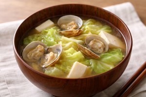 どさんこワイド179のレシピ・アサリとキャベツの食べる味噌汁