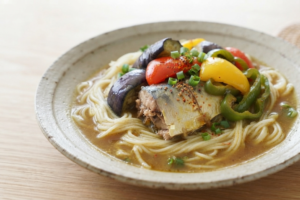 沸騰ワード10のレシピ・夏野菜とサバのカレーそうめん