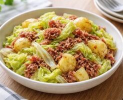 NHKきょうの料理ビギナーズのレシピ・キャベポテコンビーフ