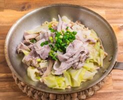 DayDay(デイデイ)のレシピ・ワンパン豚キャベ蒸し