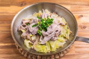DayDay(デイデイ)のレシピ・ワンパン豚キャベ蒸し