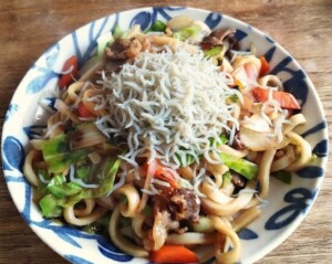 滝沢カレン&和田明日香のフィーリンきっちんのレシピ・野菜たっぷり焼きうどん