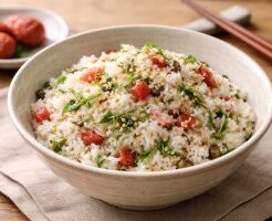 きょうの料理ビギナーズのレシピ・カリカリ梅と青じそ、ちりめんじゃこの混ぜご飯