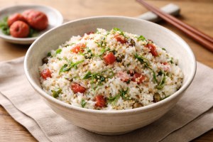 きょうの料理ビギナーズのレシピ・カリカリ梅と青じそ、ちりめんじゃこの混ぜご飯