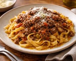 ぺこもぐキッチンのレシピ・手打ちタリアテッレの牛肉ラグーソース