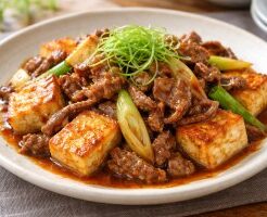どさんこワイド179のレシピ• 牛肉と豆腐の甘辛味噌炒め