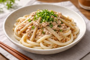 DayDay(デイデイ)のレシピ・白みそドレッシングのごぼうとツナのうどん