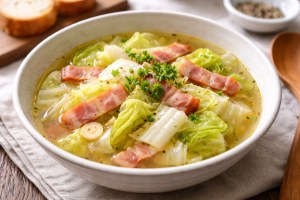 トリセツショーのレシピ・白菜のベーコスープ