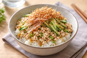 DayDay(デイデイ)のレシピ・鶏むねひき肉のさっぱり丼