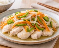 どさんこワイド179のレシピ• ゆで鶏のマリネ
