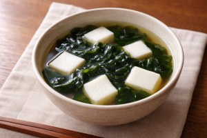 きょうの料理のレシピ・わかめとはんぺんのおつゆ