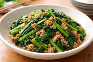 どさんこワイド179のレシピ・ホウレン草とひき肉のそぼろ炒め