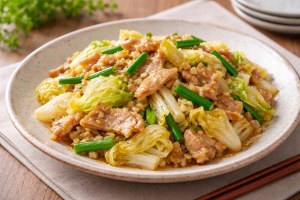 キューピー３分クッキングのレシピ・塩もみ白菜と豚バラのにんにく炒め