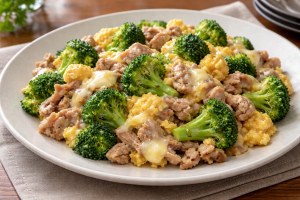 キューピー3分クッキングのレシピ・豚こまとブロッコリーの卵チーズ炒め