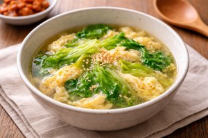 滝沢カレン＆和田明日香のフィーリンきっちんのレシピ・韓国風レタススープ