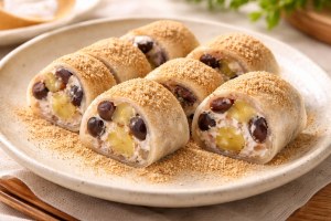 DayDay(デイデイ)のレシピ・黒豆と栗のもちもちきな粉ロール